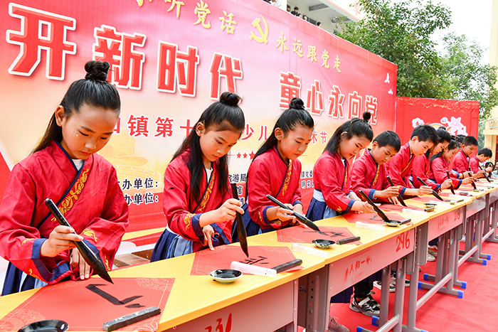 民權縣人和鎮(zhèn):舉辦“花開新時代· 童心永向黨”文藝匯演歡慶“六一”國際兒童節(jié) 民權縣人和鎮(zhèn):舉辦“花開新時代· 童心永向黨”文藝匯演歡慶“六一”國際兒童節(jié)