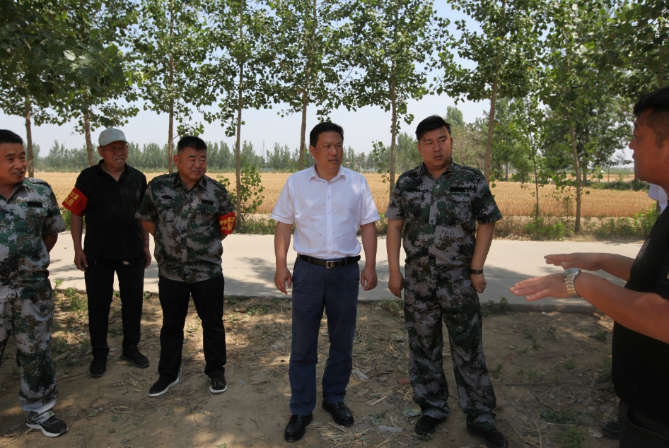 縣委常委、縣委辦公室主任吳杰到野崗鎮(zhèn)調(diào)研指導(dǎo)“三夏”生產(chǎn)工作