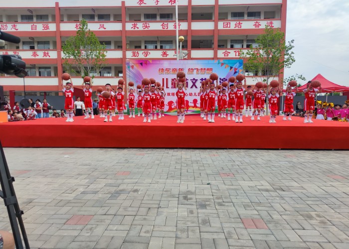 雙塔鎮(zhèn)中心幼兒園舉行“快樂童年，放飛夢想”  六一兒童節(jié)文藝匯演