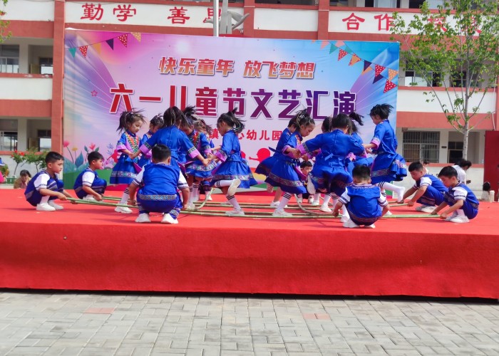 雙塔鎮(zhèn)中心幼兒園舉行“快樂童年，放飛夢想”  六一兒童節(jié)文藝匯演