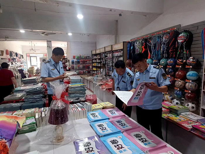 民權(quán)縣文化市場(chǎng)綜合行政執(zhí)法大隊(duì)開(kāi)展“護(hù)苗·迎六一”校園周邊文化市場(chǎng)專項(xiàng)檢查行動(dòng) 民權(quán)縣文化市場(chǎng)綜合行政執(zhí)法大隊(duì)開(kāi)展“護(hù)苗·迎六一”校園周邊文化市場(chǎng)專項(xiàng)檢查行動(dòng)