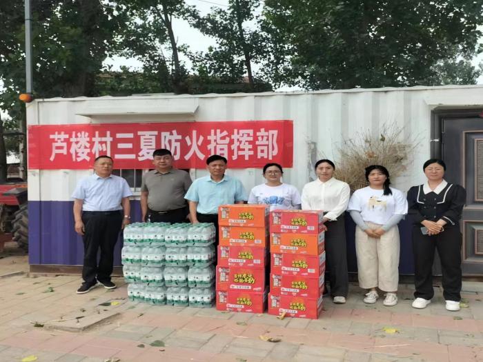 民權(quán)縣供銷合作社慰問北關(guān)鎮(zhèn)蘆樓村“三夏” 防火指揮部 民權(quán)縣供銷合作社慰問北關(guān)鎮(zhèn)蘆樓村“三夏” 防火指揮部