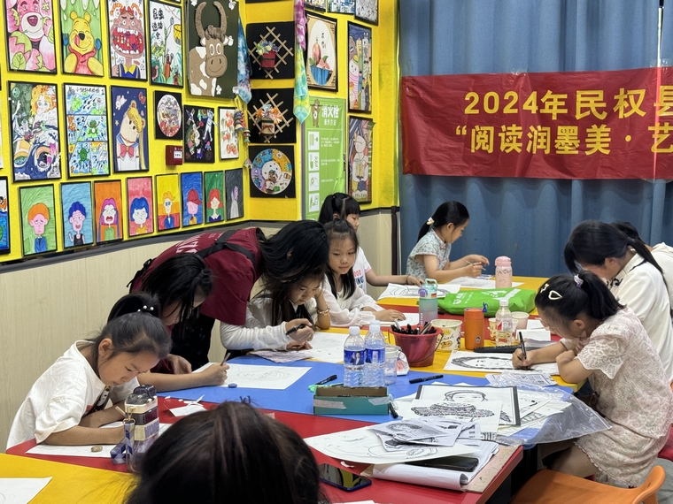 民權(quán)縣圖書(shū)館舉辦第二期市民夜?！伴喿x潤(rùn)墨美·藝術(shù)綻芳華”公益課堂
