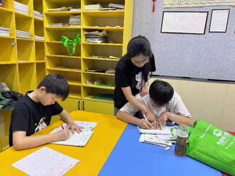 民權(quán)縣圖書(shū)館舉辦第二期市民夜?！伴喿x潤(rùn)墨美·藝術(shù)綻芳華”公益課堂