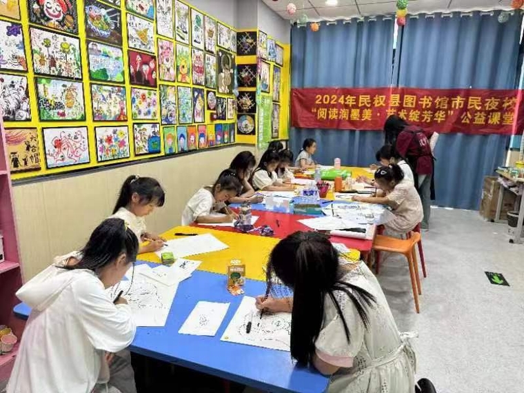 民權(quán)縣圖書(shū)館舉辦第二期市民夜校“閱讀潤(rùn)墨美·藝術(shù)綻芳華”公益課堂
