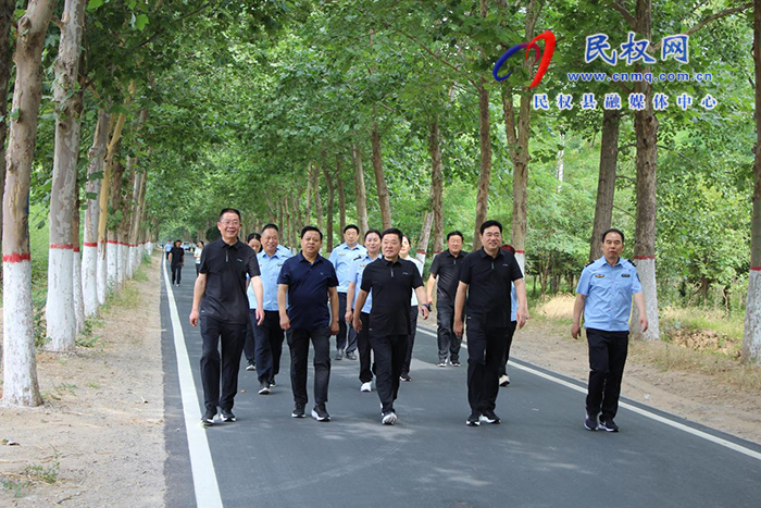 民權(quán)縣開展“六五環(huán)境日”申甘林帶徒步 宣傳活動(dòng)