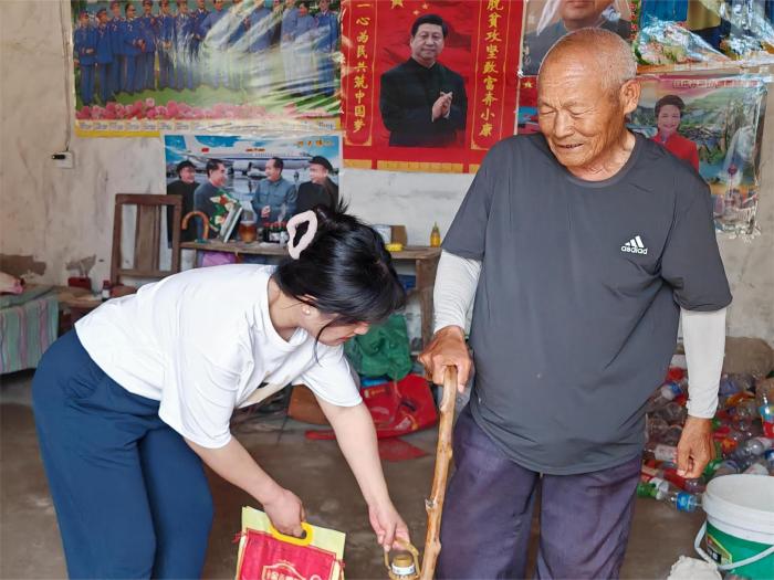 民權(quán)縣供銷社駐村干部端午之際看望慰問五保戶 民權(quán)縣供銷社駐村干部端午之際看望慰問五保戶