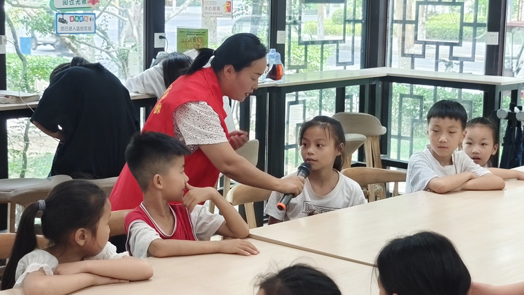 民權(quán)縣圖書館舉辦以“我們的節(jié)日·端午節(jié)”為主題的“童心向黨·書香伴成長”閱讀分享會活動(總第41期) 民權(quán)縣圖書館舉辦以“我們的節(jié)日·端午節(jié)”為主題的“童心向黨·書香伴成長”閱讀分享會活動(總第41期)