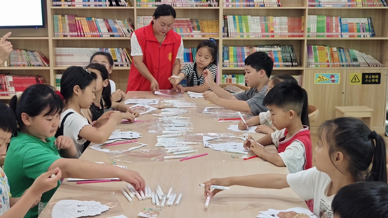 民權(quán)縣圖書館舉辦以“我們的節(jié)日·端午節(jié)”為主題的“童心向黨·書香伴成長”閱讀分享會活動(總第41期) 民權(quán)縣圖書館舉辦以“我們的節(jié)日·端午節(jié)”為主題的“童心向黨·書香伴成長”閱讀分享會活動(總第41期)