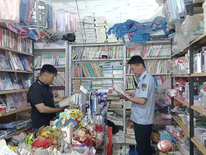 民權縣文化市場綜合行政執(zhí)法大隊開展“ 閃電 2 號 ”行動 民權縣文化市場綜合行政執(zhí)法大隊開展“ 閃電 2 號 ”行動