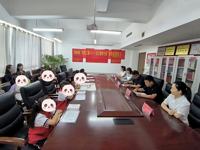 共青團(tuán)民權(quán)縣委舉行2024年民權(quán)縣“希望工程1+1—幻方助學(xué)計(jì)劃”助學(xué)金發(fā)放儀式 共青團(tuán)民權(quán)縣委舉行2024年民權(quán)縣“希望工程1+1—幻方助學(xué)計(jì)劃”助學(xué)金發(fā)放儀式
