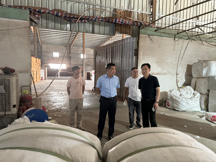 北關(guān)鎮(zhèn):開(kāi)展“萬(wàn)人助萬(wàn)企”活動(dòng) 北關(guān)鎮(zhèn):開(kāi)展“萬(wàn)人助萬(wàn)企”活動(dòng)