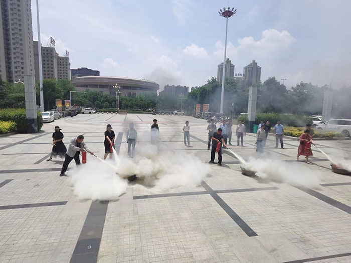 民權(quán)縣文化廣電旅游局召開(kāi)2024民權(quán)縣文旅系統(tǒng)消防安全演練培訓(xùn)會(huì)暨“安全生產(chǎn)月”宣傳活動(dòng) 民權(quán)縣文化廣電旅游局召開(kāi)2024民權(quán)縣文旅系統(tǒng)消防安全演練培訓(xùn)會(huì)暨“安全生產(chǎn)月”宣傳活動(dòng)