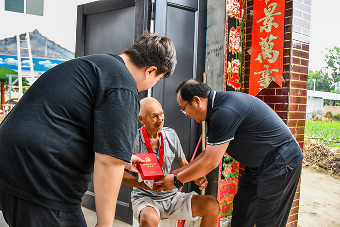 人和鎮(zhèn)開展“七一”主題黨日活動 人和鎮(zhèn)開展“七一”主題黨日活動