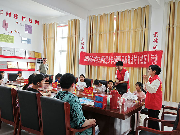 王橋鎮(zhèn):法治宣傳進(jìn)鄉(xiāng)村   爭創(chuàng)“平安法治星” 王橋鎮(zhèn):法治宣傳進(jìn)鄉(xiāng)村   爭創(chuàng)“平安法治星”
