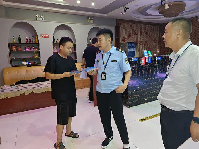 民權(quán)縣文化市場綜合行政執(zhí)法大隊(duì)開展普法宣傳活動--優(yōu)化營商環(huán)境 民權(quán)縣文化市場綜合行政執(zhí)法大隊(duì)開展普法宣傳活動--優(yōu)化營商環(huán)境