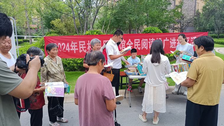 民權(quán)縣圖書館開展全民閱讀推廣進社區(qū)活動 民權(quán)縣圖書館開展全民閱讀推廣進社區(qū)活動