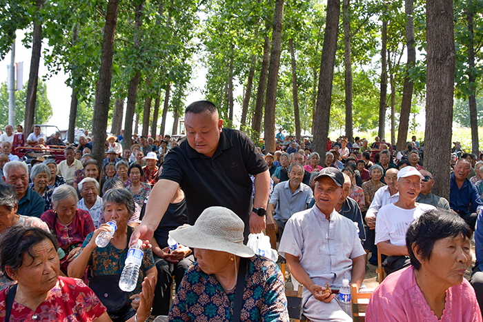民權(quán)縣:送戲下鄉(xiāng)慶豐收 民權(quán)縣:送戲下鄉(xiāng)慶豐收