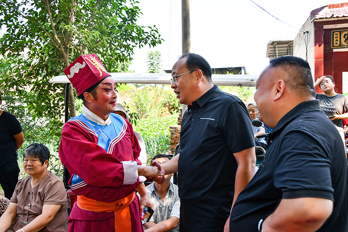 民權(quán)縣:送戲下鄉(xiāng)慶豐收 民權(quán)縣:送戲下鄉(xiāng)慶豐收