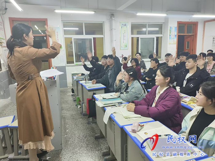 優(yōu)秀教師許巖巖 優(yōu)秀教師許巖巖