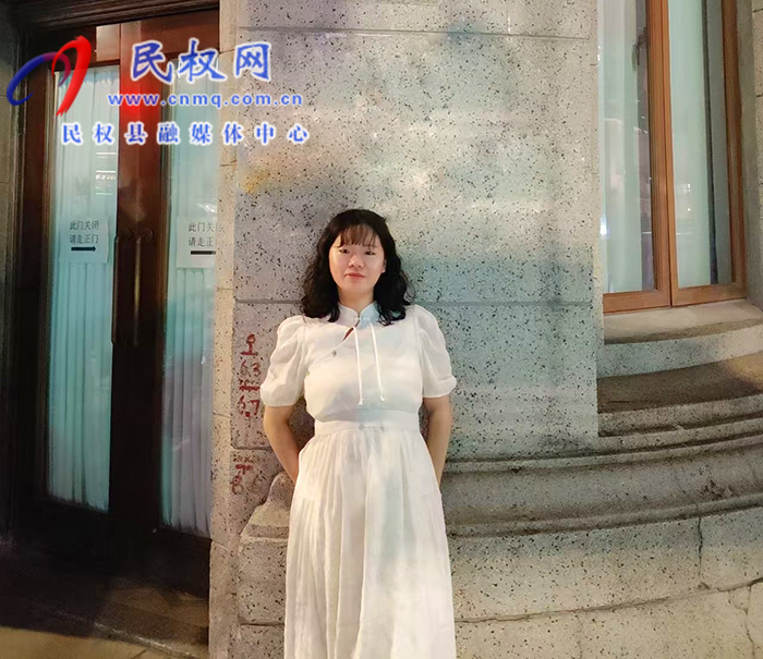 優(yōu)秀教師許巖巖 優(yōu)秀教師許巖巖