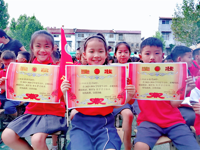 為夢(mèng)想揚(yáng)帆 做有志少年 ——民權(quán)縣第三小學(xué)舉行2024—2025學(xué)年度秋季開(kāi)學(xué)典禮 為夢(mèng)想揚(yáng)帆 做有志少年 ——民權(quán)縣第三小學(xué)舉行2024—2025學(xué)年度秋季開(kāi)學(xué)典禮