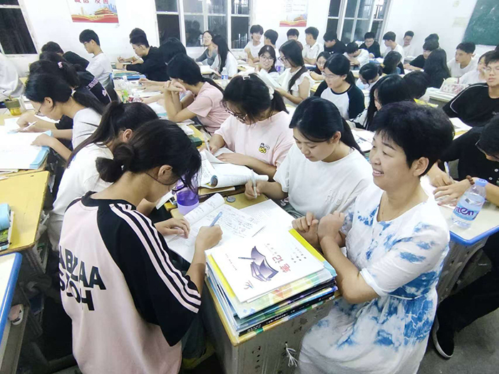 優(yōu)秀劉秀美 優(yōu)秀劉秀美
