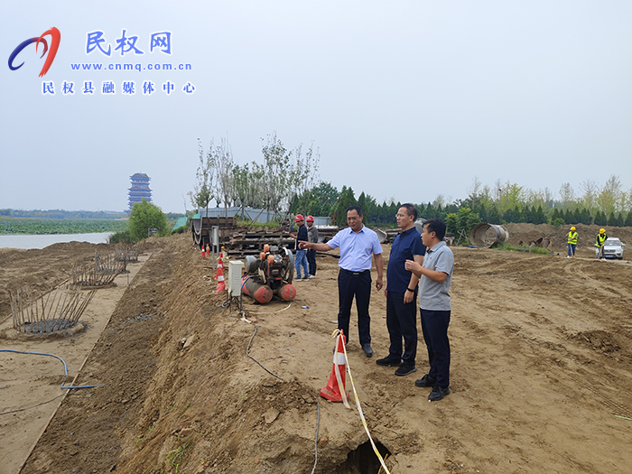 縣委副書記、縣長(zhǎng)王景義查看市政項(xiàng)目建設(shè)情況