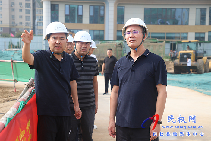 縣委副書記、縣長王景義查看節(jié)前市場供應和重點領(lǐng)域安全生產(chǎn)工作