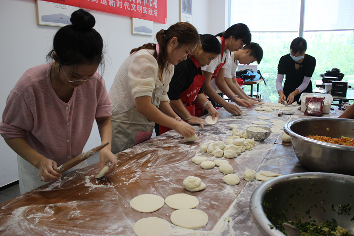 縣婦聯(lián)開展“濃情中秋 歡聚‘食’刻”睦鄰美食節(jié)活動 縣婦聯(lián)開展“濃情中秋 歡聚‘食’刻”睦鄰美食節(jié)活動
