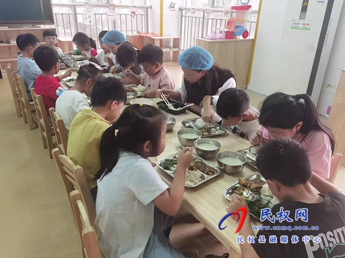 民權(quán)縣第一實(shí)驗(yàn)幼兒園南華分園第一屆家長(zhǎng)委員會(huì)成立儀式暨伙委會(huì)膳食評(píng)價(jià)活動(dòng) 民權(quán)縣第一實(shí)驗(yàn)幼兒園南華分園第一屆家長(zhǎng)委員會(huì)成立儀式暨伙委會(huì)膳食評(píng)價(jià)活動(dòng)