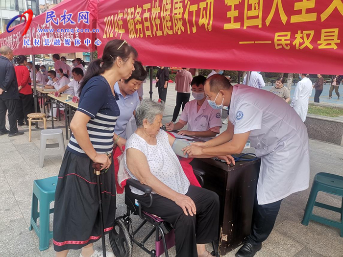 我縣舉辦“服務(wù)百姓健康行動(dòng)”大型義診活動(dòng) 我縣舉辦“服務(wù)百姓健康行動(dòng)”大型義診活動(dòng)