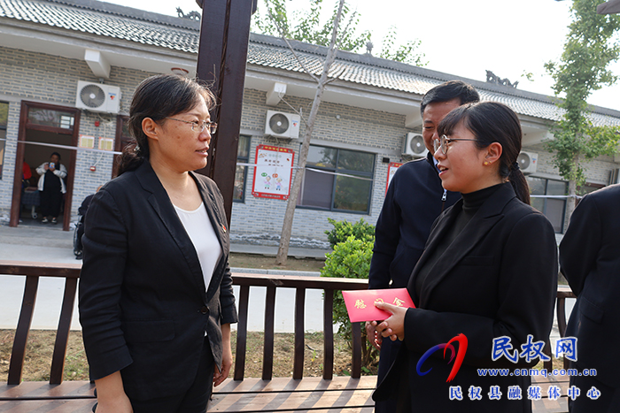 縣委書記王靜嫻走訪慰問敬老院老人 縣委書記王靜嫻走訪慰問敬老院老人