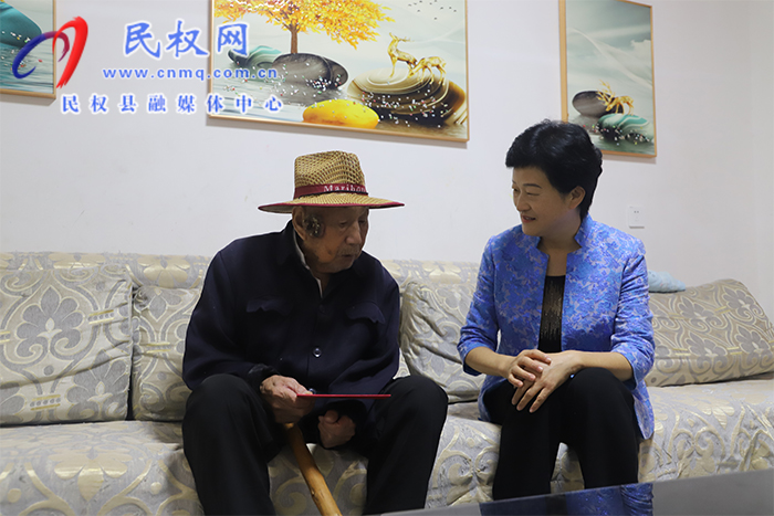 縣人大常委會(huì)主任周燕看望慰問百歲老人 縣人大常委會(huì)主任周燕看望慰問百歲老人