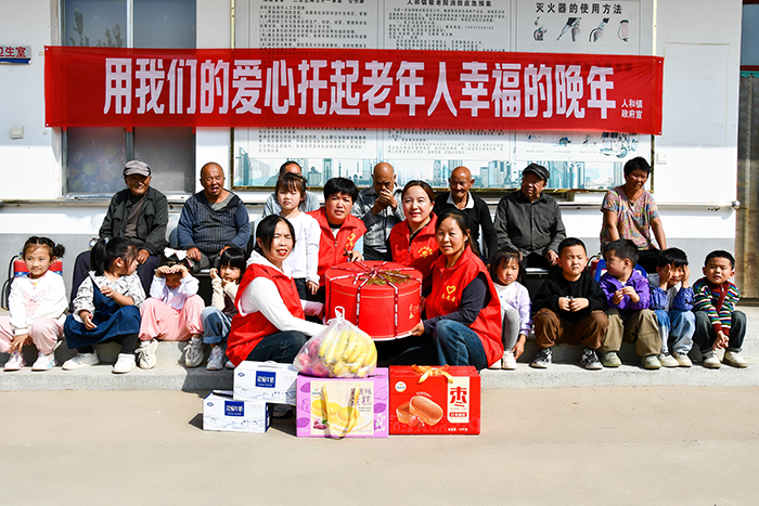 童心敬老 情暖重陽(yáng) ——人和鎮(zhèn)人西幼兒園組織開(kāi)展走進(jìn)敬老院活動(dòng) 童心敬老 情暖重陽(yáng) ——人和鎮(zhèn)人西幼兒園組織開(kāi)展走進(jìn)敬老院活動(dòng)