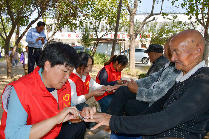 童心敬老 情暖重陽(yáng) ——人和鎮(zhèn)人西幼兒園組織開(kāi)展走進(jìn)敬老院活動(dòng) 童心敬老 情暖重陽(yáng) ——人和鎮(zhèn)人西幼兒園組織開(kāi)展走進(jìn)敬老院活動(dòng)