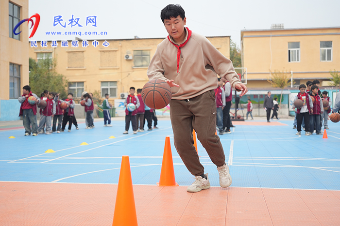 我縣舉行“五育”并舉學(xué)?，F(xiàn)場觀摩會(huì)