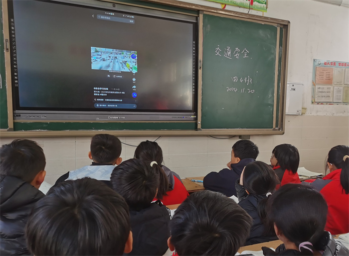安全出行  從我做起——民權(quán)縣第三小學(xué)舉辦交通安全主題班會(huì) 安全出行  從我做起——民權(quán)縣第三小學(xué)舉辦交通安全主題班會(huì)
