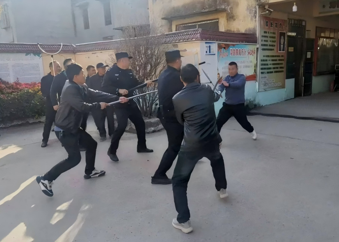 雙塔鎮(zhèn)初級(jí)中學(xué)開展反恐防暴應(yīng)急演練活動(dòng) 雙塔鎮(zhèn)初級(jí)中學(xué)開展反恐防暴應(yīng)急演練活動(dòng)