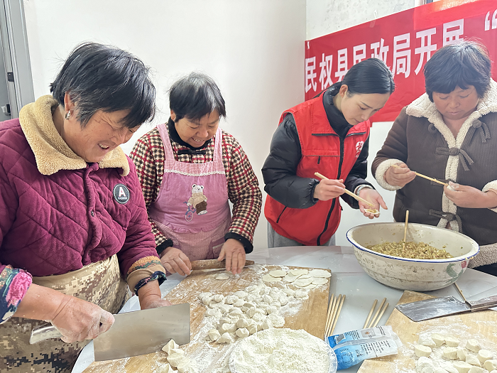 雙塔鎮(zhèn)社工站“濃濃餃子香，暖暖冬至情”主題活動(dòng)