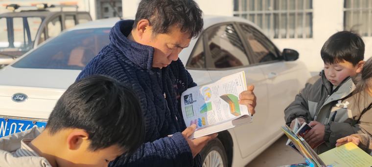民權(quán)縣圖書館開展全民閱讀推廣服務(wù)進(jìn)鄉(xiāng)村活動 民權(quán)縣圖書館開展全民閱讀推廣服務(wù)進(jìn)鄉(xiāng)村活動