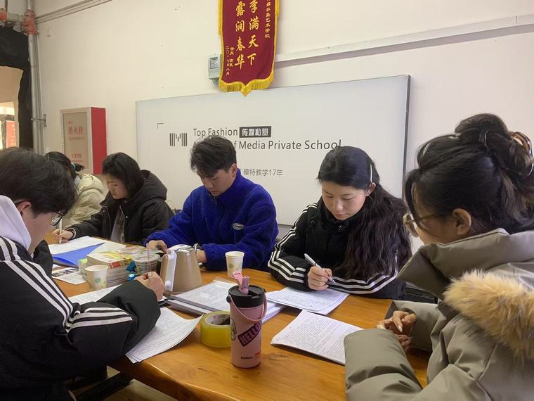 民權(quán)縣圖書(shū)館舉辦2025年第三期播音與主持藝術(shù)公益講座(總第27期) 民權(quán)縣圖書(shū)館舉辦2025年第三期播音與主持藝術(shù)公益講座(總第27期)