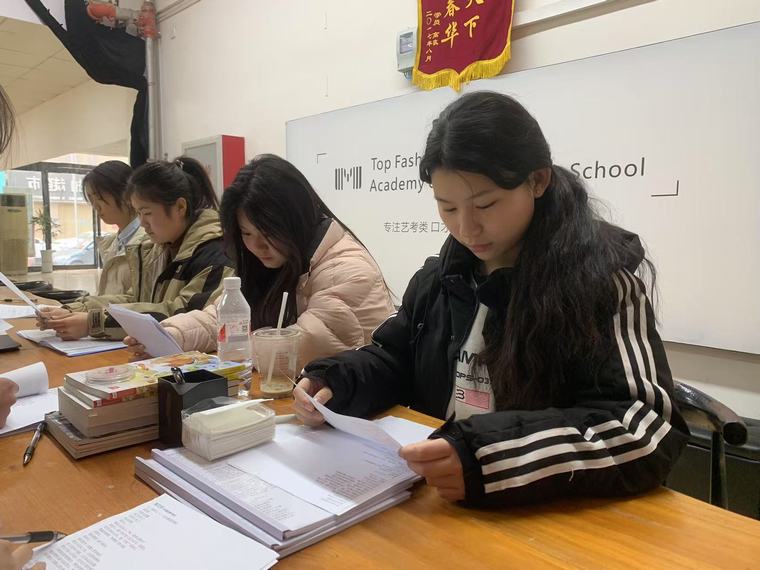 【圖書館里過大年】民權縣圖書館舉辦2025年第四期播音與主持藝術公益公益講座(總第28期) 【圖書館里過大年】民權縣圖書館舉辦2025年第四期播音與主持藝術公益公益講座(總第28期)