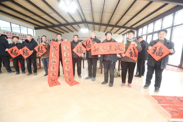 民權(quán)縣莊子鎮(zhèn)開展“我們的節(jié)日?義寫春聯(lián)過大年”活動 民權(quán)縣莊子鎮(zhèn)開展“我們的節(jié)日?義寫春聯(lián)過大年”活動