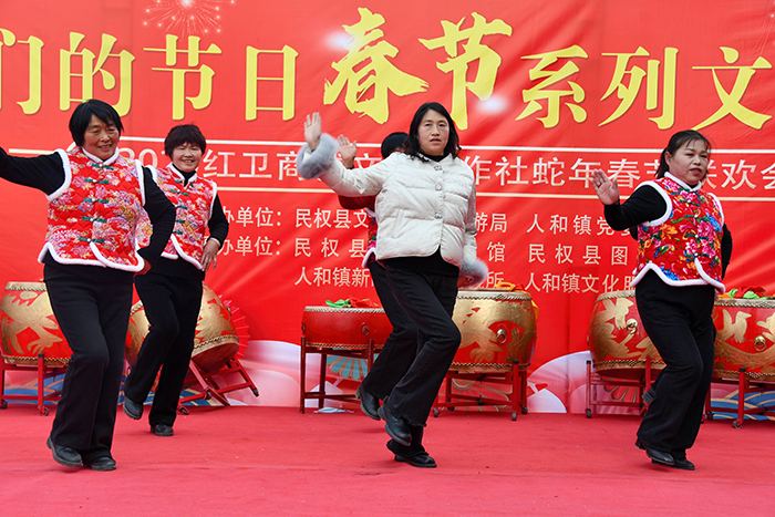 民權(quán)縣人和鎮(zhèn)舉辦 “我們的節(jié)日?春節(jié)” 文藝匯演 歡歡喜喜過(guò)大年 民權(quán)縣人和鎮(zhèn)舉辦 “我們的節(jié)日?春節(jié)” 文藝匯演 歡歡喜喜過(guò)大年