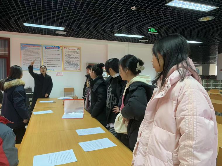 民權(quán)縣圖書館舉辦2025年第一期“快樂(lè)繪本劇 傳承誦經(jīng)典”閱讀活動(dòng)(總第33期) 民權(quán)縣圖書館舉辦2025年第一期“快樂(lè)繪本劇 傳承誦經(jīng)典”閱讀活動(dòng)(總第33期)