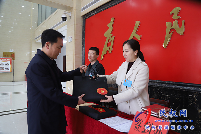 出席縣十六屆人大六次會(huì)議的人大代表今日?qǐng)?bào)到 出席縣十六屆人大六次會(huì)議的人大代表今日?qǐng)?bào)到
