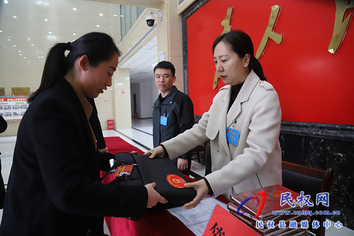 出席縣十六屆人大六次會(huì)議的人大代表今日?qǐng)?bào)到 出席縣十六屆人大六次會(huì)議的人大代表今日?qǐng)?bào)到