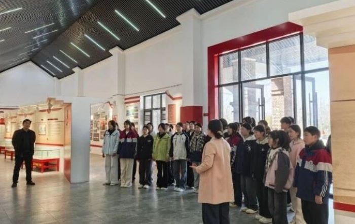 學(xué)習(xí)雷鋒精神 傳承紅色基因 ——雙塔鎮(zhèn)初級中學(xué)開展主題團日活動 學(xué)習(xí)雷鋒精神 傳承紅色基因 ——雙塔鎮(zhèn)初級中學(xué)開展主題團日活動