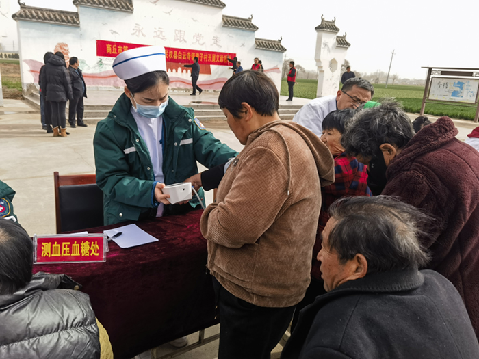 白云寺鎮(zhèn)文明實踐所聯(lián)合第一人民醫(yī)院開展惠民義診活動 白云寺鎮(zhèn)文明實踐所聯(lián)合第一人民醫(yī)院開展惠民義診活動